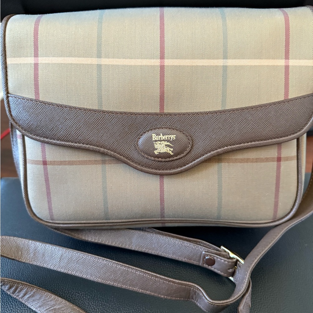 Like New!  Burberrys Vintage Novacheck Crossbody Bag - Picture 8 of 8